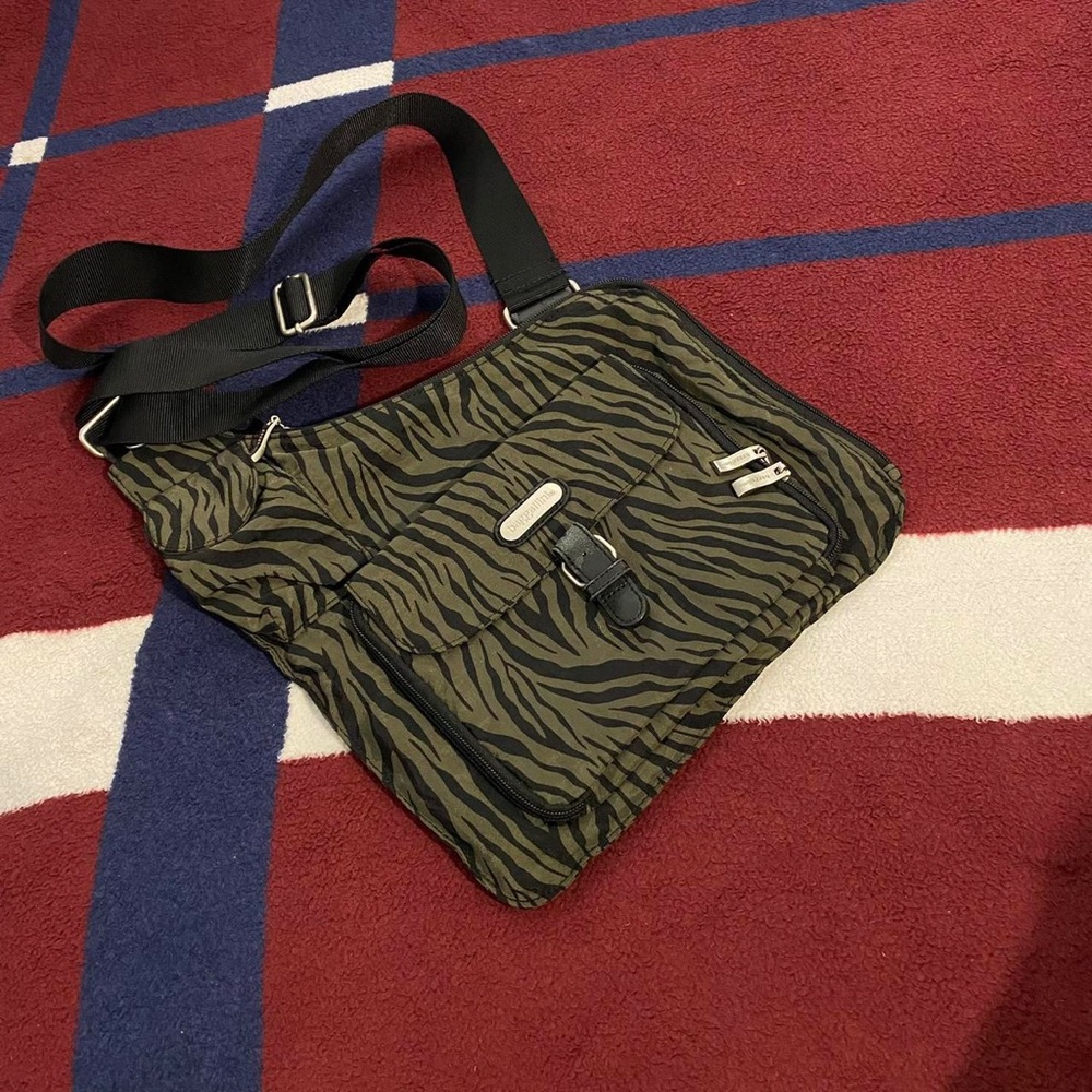 Baggallini green Olive Animal Print crossbody Purse Buckle Zip Pockets